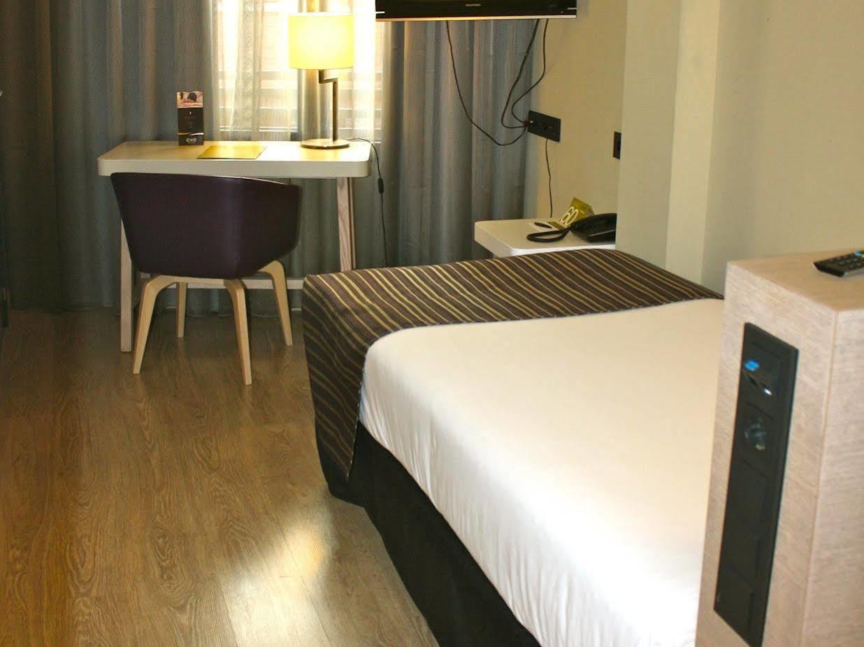 Exe Moncloa Hotel Madrid Exterior foto
